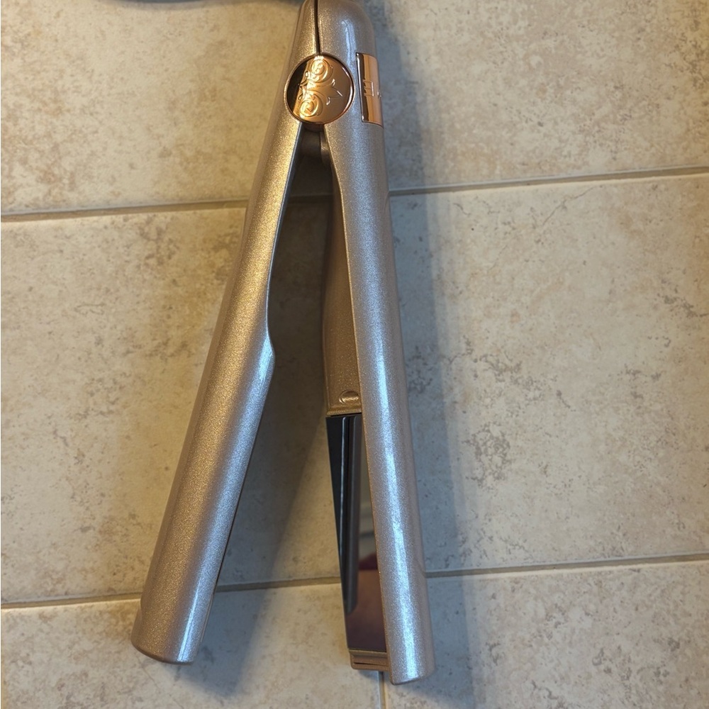 TYME Hair Tool in Metallic Gold